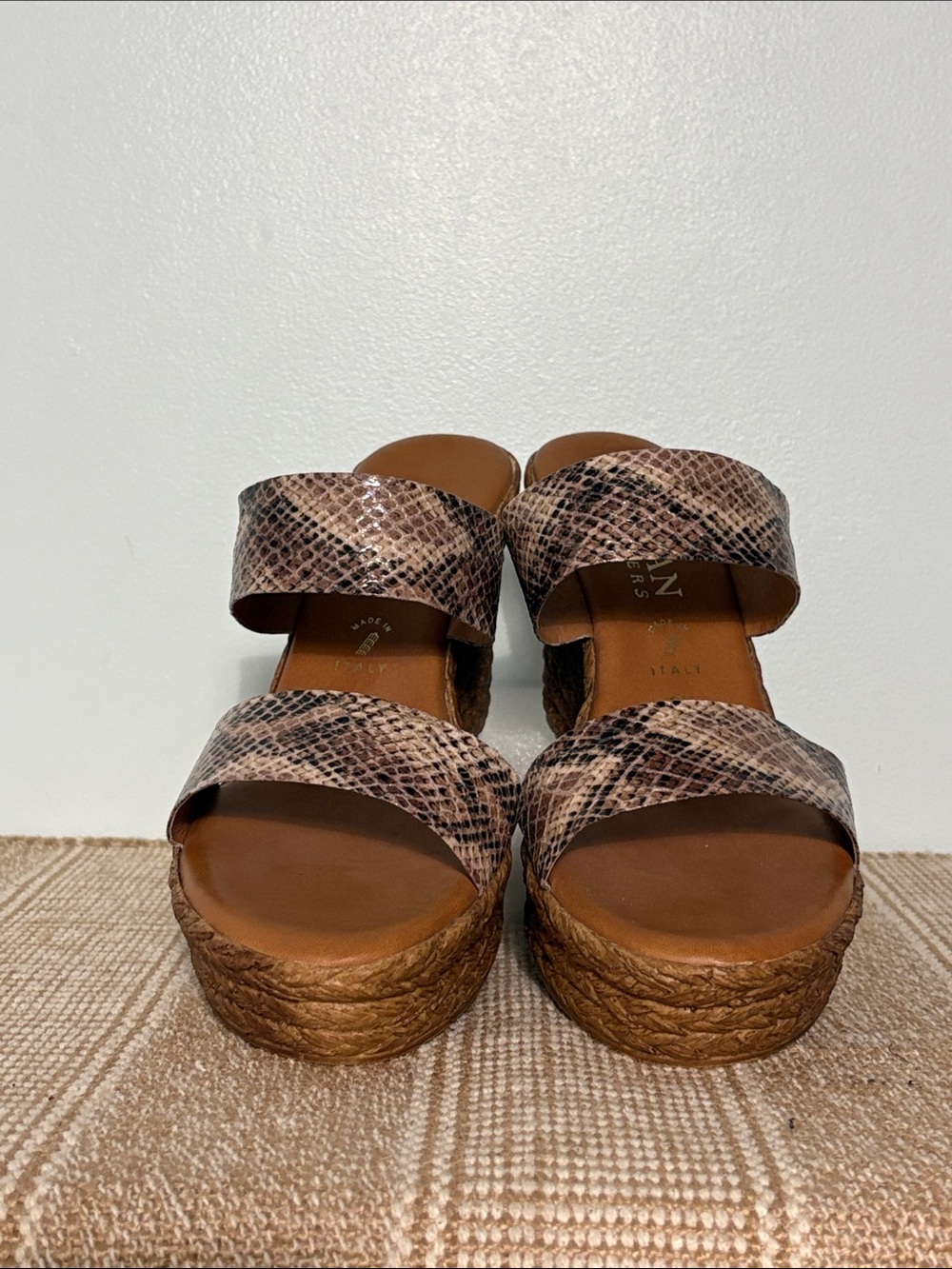 Italian Shoemakers Taupe Snake-Print Double-Strap Wedge Platform Sandals. Sz-9.5